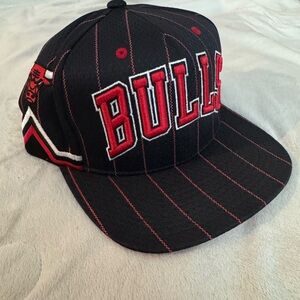🧢NWOT‼️ MITCHELL & NESS HARDWOOD CLASSICS NBA CHICAGO BULLS LOGO HAT‼️🧢